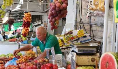 מסביב לעולם בשוק תלפיות בחיפה